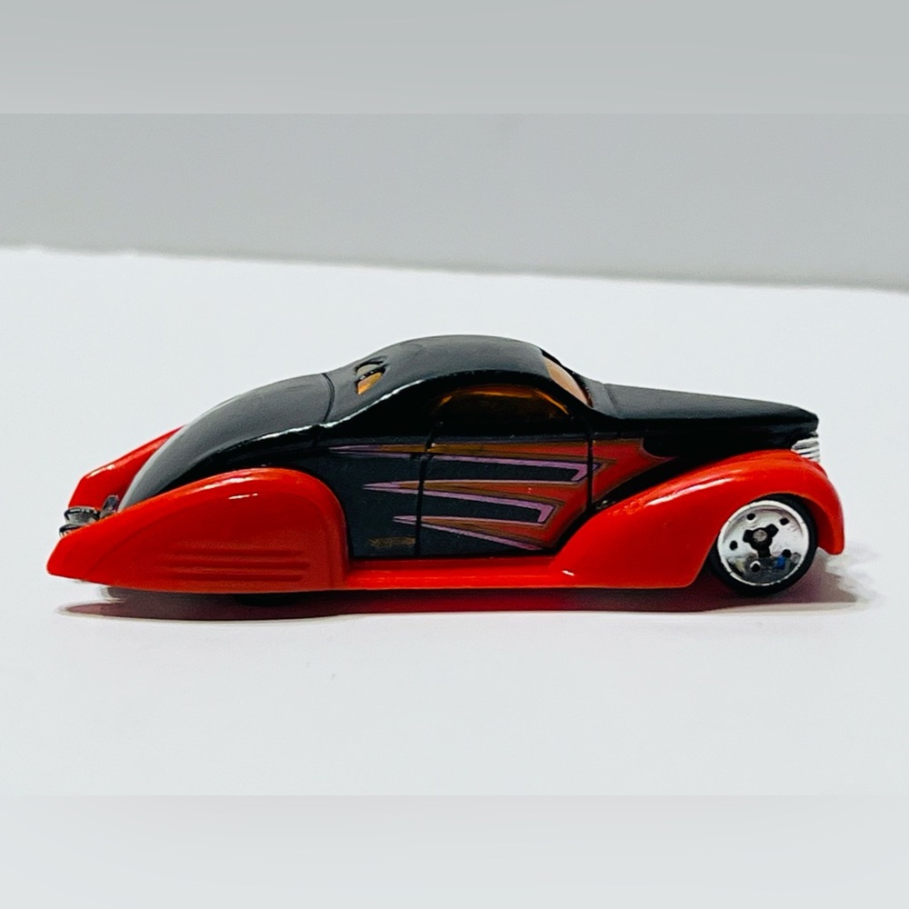 Hot Wheels Swoop Coup Car